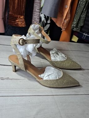 Dream Pairs Gold Sparkle Pointed-Toe Ankle Strap Kitten Heel Pumps Size 8.5